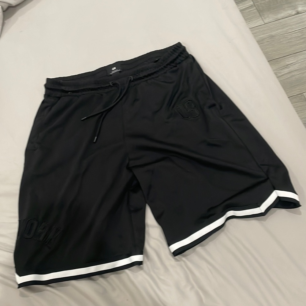 Black Camo H&M mesh basketball athletic shorts